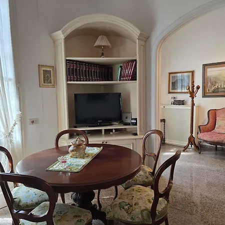 Lauretta, A Stone's Throw From The Beach! Vakantiehuis Viareggio