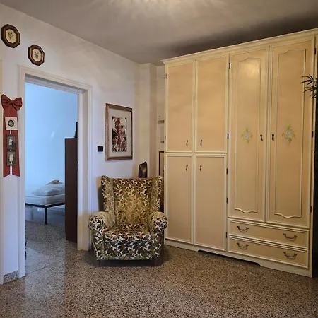 Vakantiehuis Lauretta, A Stone's Throw From The Beach!