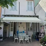 Lauretta, A Stone's Throw From The Beach!