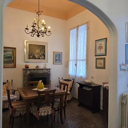 Lauretta, A Stone's Throw From The Beach!