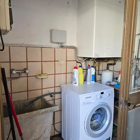 Lauretta, A Stone's Throw From The Beach! *