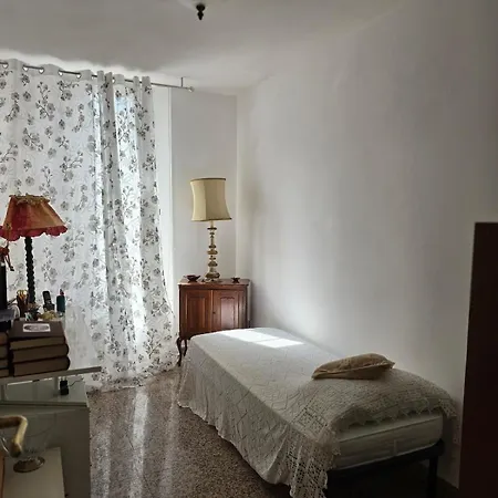 Lauretta, A Stone's Throw From The Beach! * 维亚雷焦