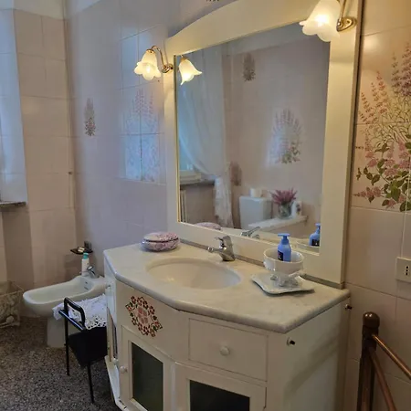 Lauretta, A Stone's Throw From The Beach! Будинок відпочинку В'яреджо