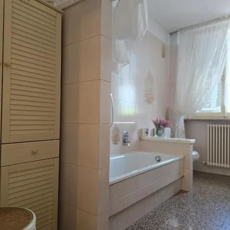 Будинок відпочинку Lauretta, A Stone's Throw From The Beach! В'яреджо