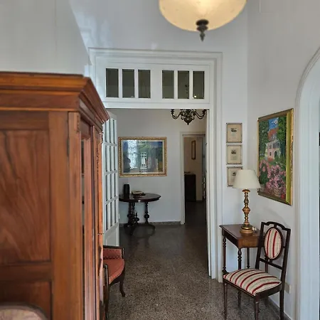 Lauretta, A Stone's Throw From The Beach! В'яреджо