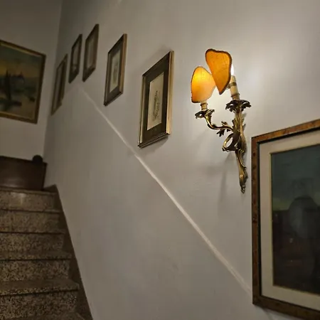 Lauretta, A Stone's Throw From The Beach! *