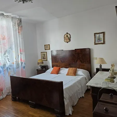 Lauretta, A Stone's Throw From The Beach! * В'яреджо