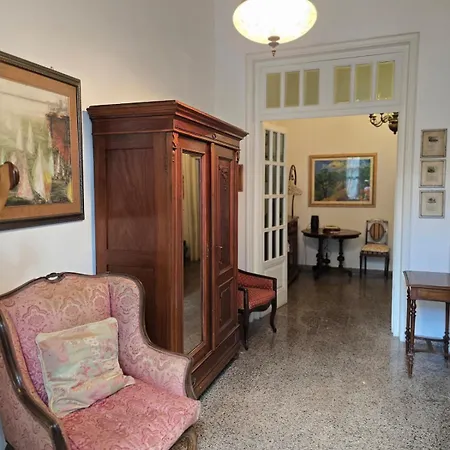 Lauretta, A Stone's Throw From The Beach! * Виареджо
