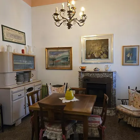 Lauretta, A Stone's Throw From The Beach! В'яреджо