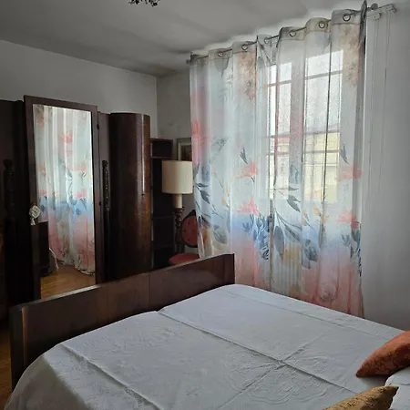 Lauretta, A Stone's Throw From The Beach!