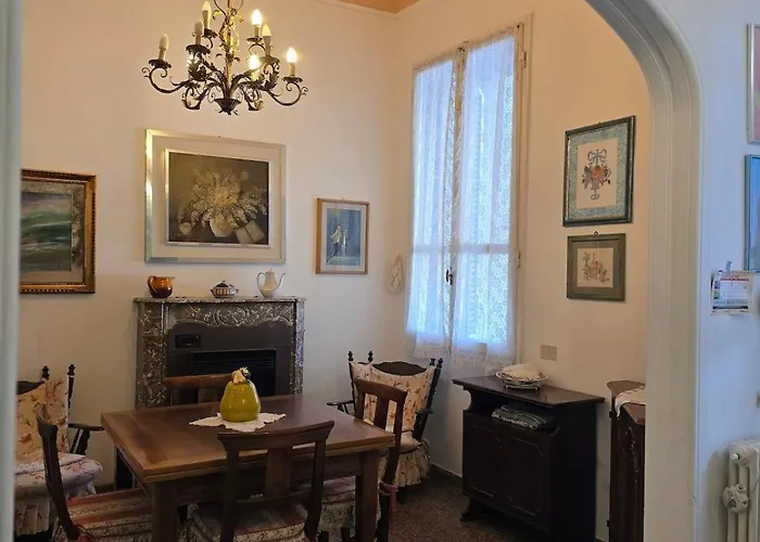 Lauretta, A Stone's Throw From The Beach!