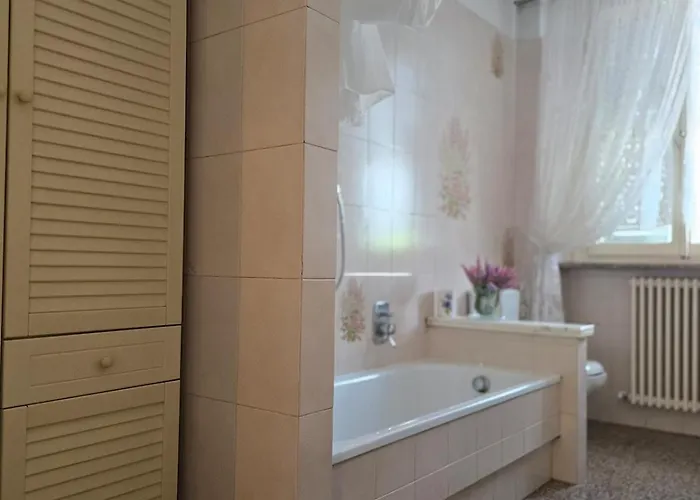 Dom wakacyjny Lauretta, A Stone's Throw From The Beach! Viareggio