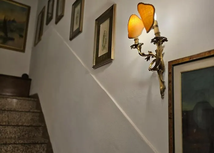 Lauretta, A Stone's Throw From The Beach! *