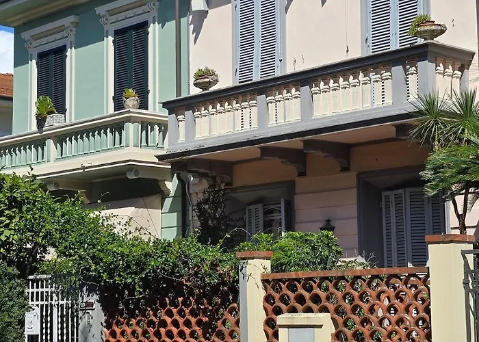 Lauretta, A Stone's Throw From The Beach! Viareggio