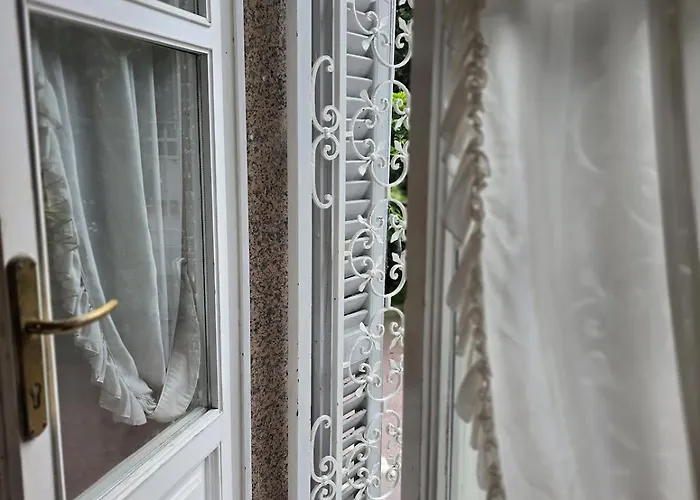 Lauretta, A Stone's Throw From The Beach!