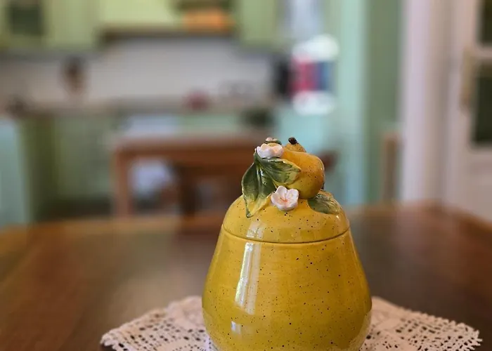 Dom wakacyjny Lauretta, A Stone's Throw From The Beach!