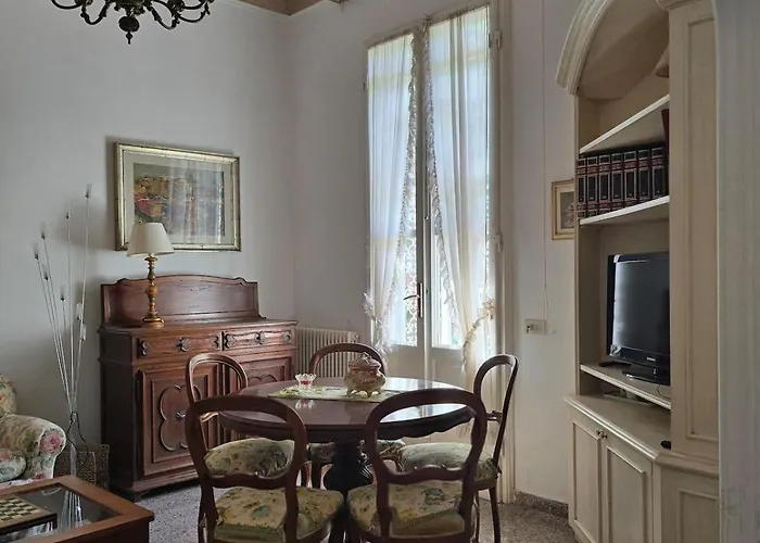 Lauretta, A Stone's Throw From The Beach! * Viareggio