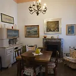 Lauretta, A Stone's Throw From The Beach! 비아레지오
