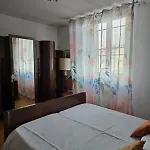 Lauretta, A Stone's Throw From The Beach!