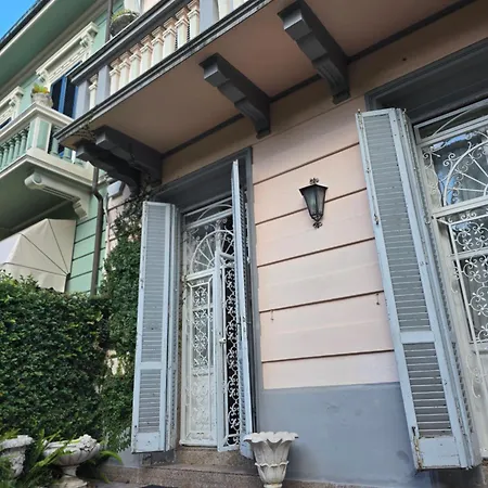 Lauretta, A Stone's Throw From The Beach! 펜션 비아레지오